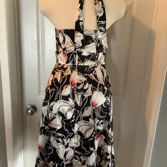 White House Black Market halter sundress - Picture 2 of 3